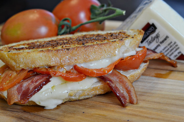 Creamy-Havarti-Garlic-Bacon-Grilled-Cheese-Sandwich